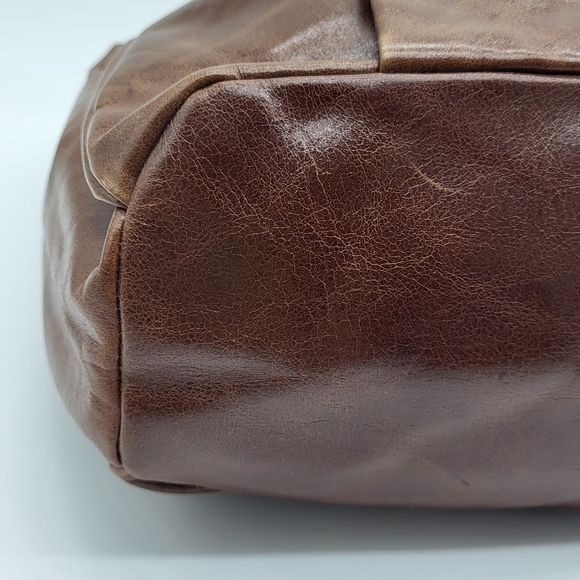 Vintage style brown leather pleated, top zipper closure large strap tote handbag - Picture 5 of 15